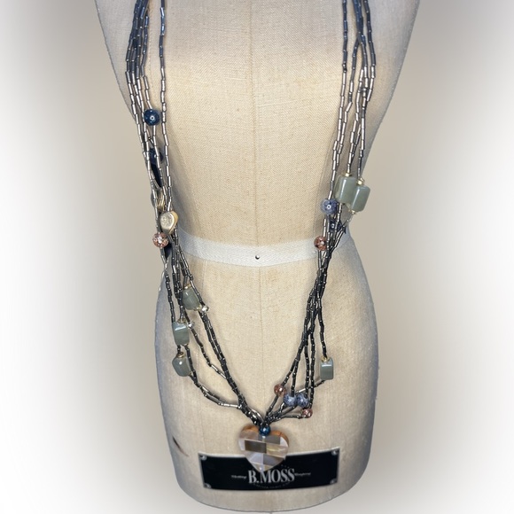 Retro Multi chain (5) beaded with mother of Pearl heart pendant - Picture 2 of 6